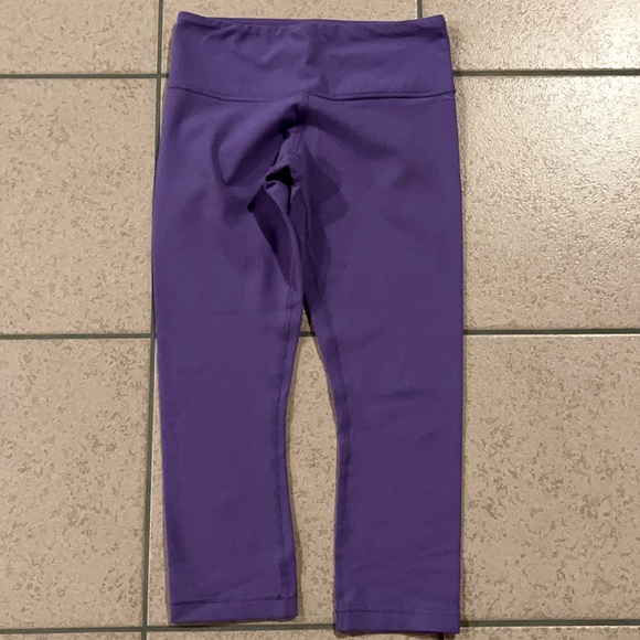 Louloulemon 3/4 length Under Wunder leggings. No piling, excellent condition. - Picture 1 of 3